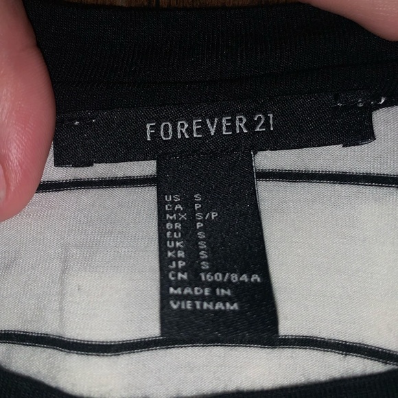 Forever 21 long sleeve crop - Picture 2 of 2